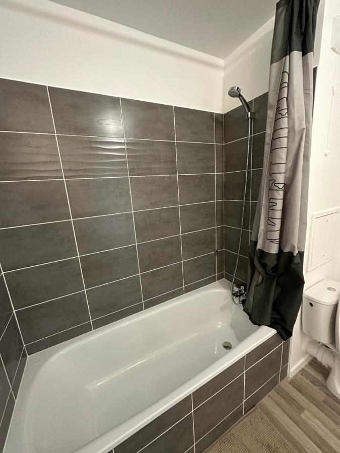Agreable 2 Pieces Avec Balcon Et Parking Transports By Immo Kit Bnb Sarcelles Esterno foto