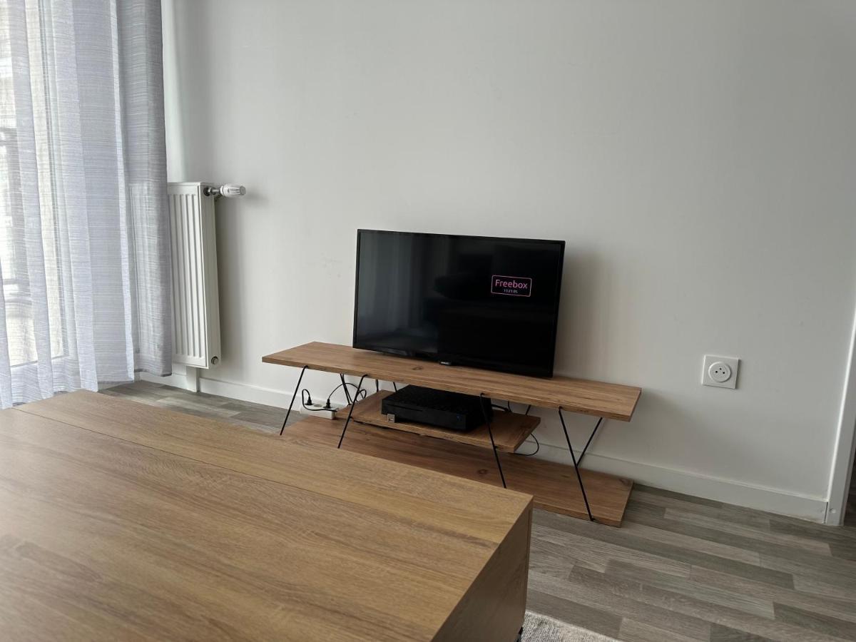 Agreable 2 Pieces Avec Balcon Et Parking Transports By Immo Kit Bnb Sarcelles Esterno foto