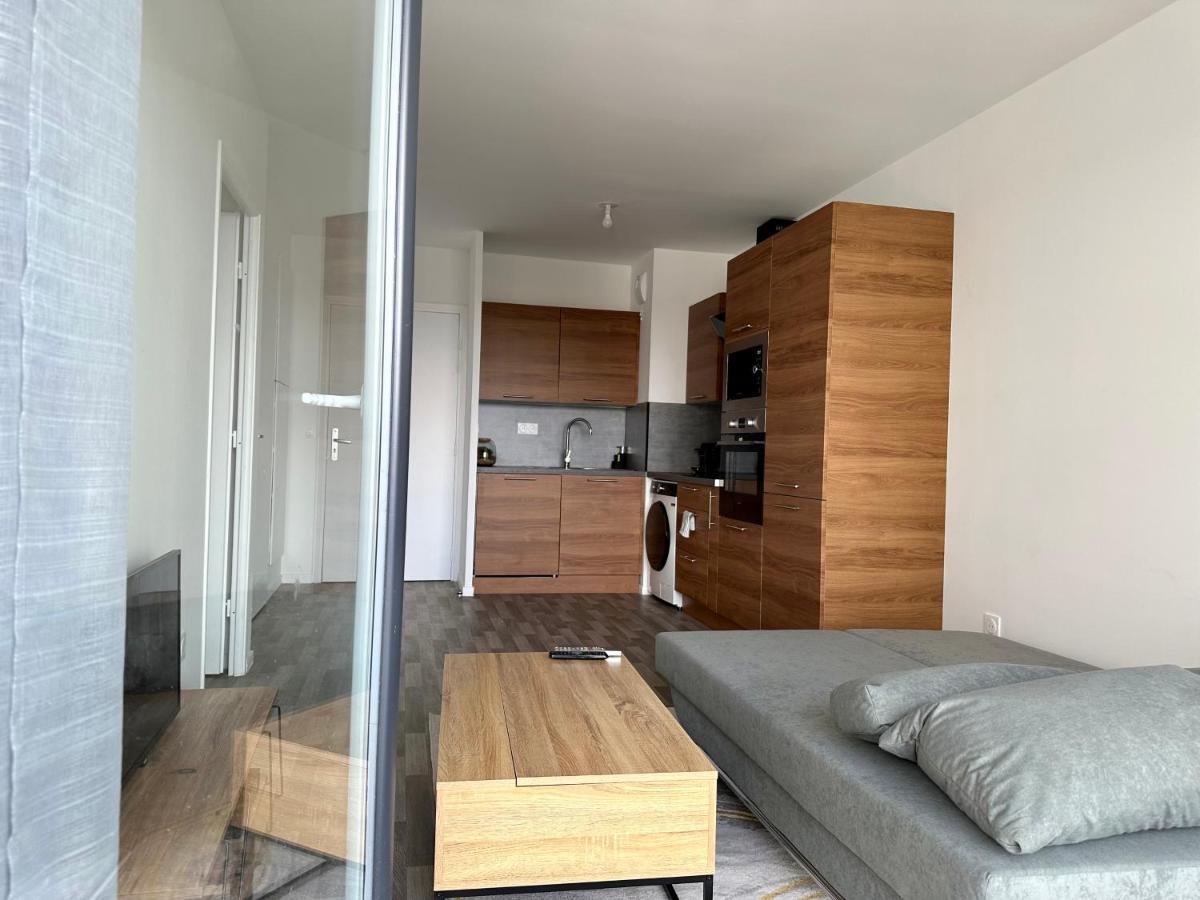 Agreable 2 Pieces Avec Balcon Et Parking Transports By Immo Kit Bnb Sarcelles Esterno foto